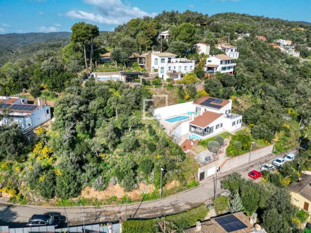 Lucas Fox presenta esta elegante y confortable villa, constr. 209m² Calonge