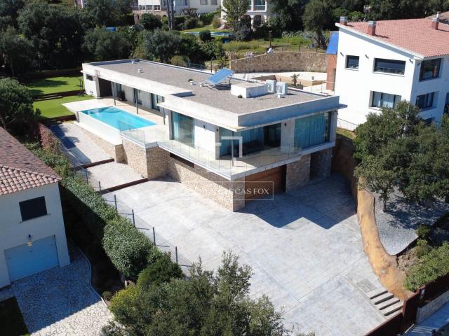 Lucas Fox presenta esta espectacular villa de diseño moderno. 334m² Platja d'Aro