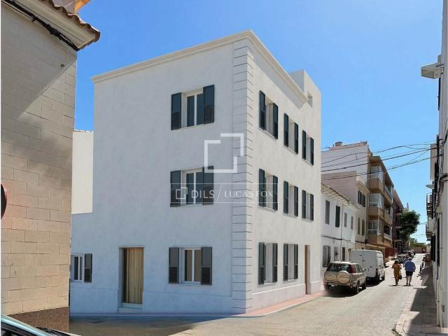 Lucas Fox presenta esta estupenda casa de 1886 que mantiene. 300m² Maó
