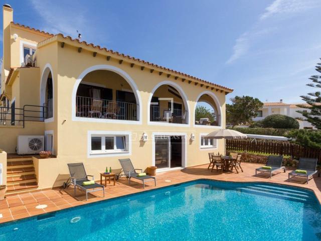 Lucas Fox presenta esta estupenda villa de 335 m² sobre una. 300m² Ciutadella de Menorca