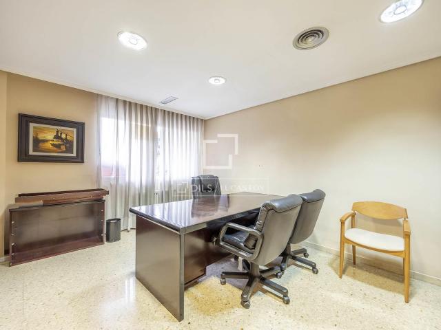 Lucas Fox presenta esta exclusiva oficina en pleno centro de. 210m² Valencia