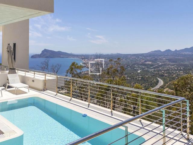Lucas Fox presenta esta exclusiva villa de lujo ubicada en u. 482m² Altea