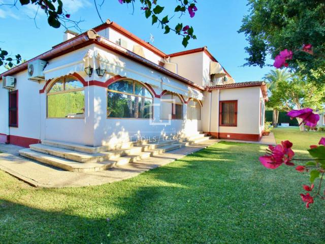 Lucas Fox presenta esta exclusiva villa independiente en La. 567m² Ayuntamiento San Juan