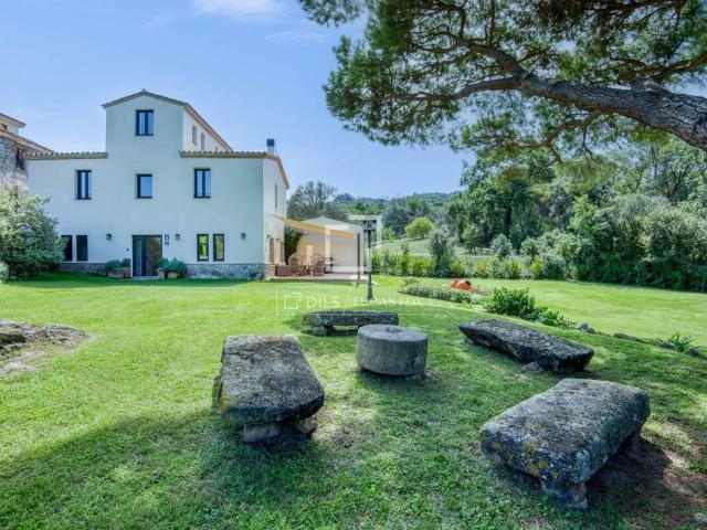 Lucas Fox presenta esta finca con un terreno de 356.166 m² e. 857m² Santa Cristina d'Aro