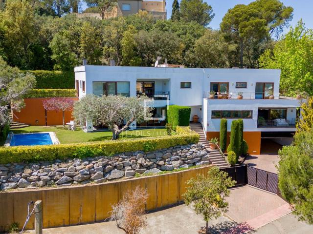 Lucas Fox presenta esta impresionante casa con vistas panorá. 736m² Calella de Palafrugell