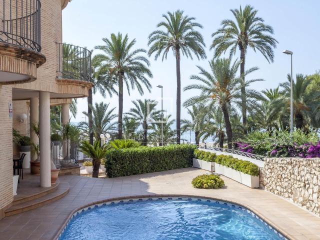 Lucas Fox presenta esta lujosa villa mediterránea en una urb. 426m² Faro de cullera