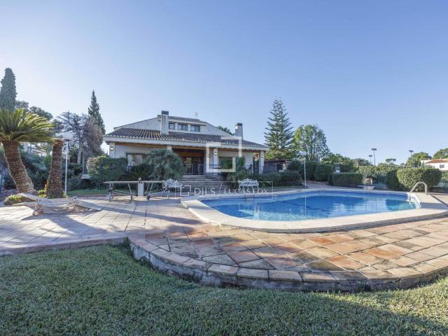 Lucas Fox presenta esta magnífica casa señorial de los años. 857m² La Eliana