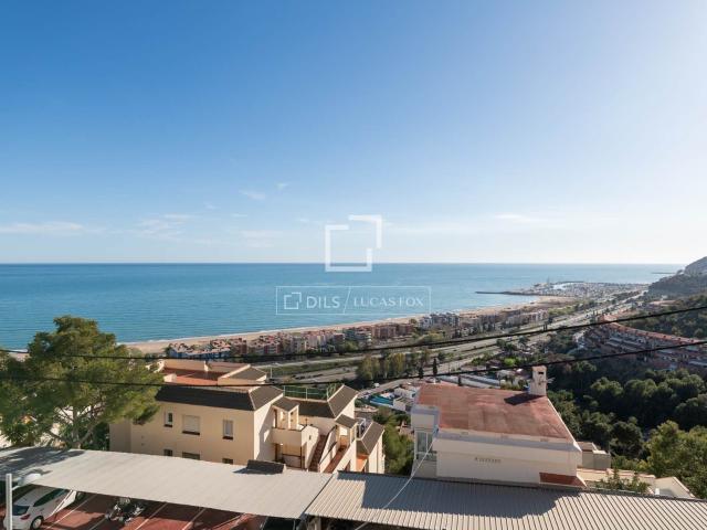 Lucas Fox presenta esta magnífica villa de cuatro plantas co. 440m² Les Botigues de Sitges