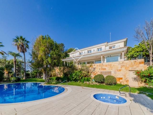 Lucas Fox presenta esta maravillosa villa de 910 m² en una e. 910m² Sitges