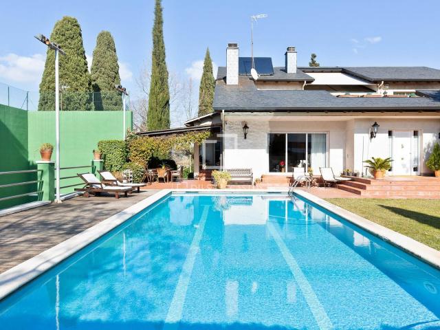 Lucas Fox presenta esta maravillosa casa de 800 m² construid. 800m² Sant Cugat del Vallés