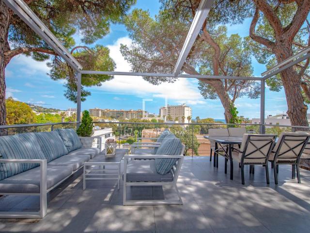 Lucas Fox presenta esta moderna villa renovada en 2022, con. 214m² Platja d'Aro