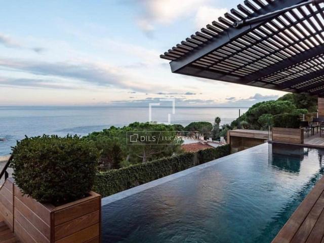 Lucas Fox presenta esta moderna vivienda única, con mucho es. 561m² Lloret de Mar