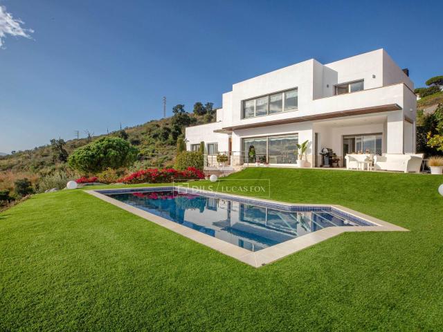 Lucas Fox presenta esta preciosa villa moderna construida en. 388m² Platja d'Aro