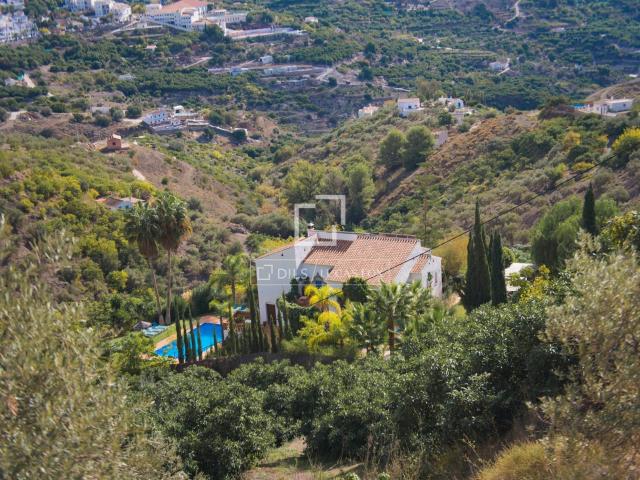 Lucas Fox presenta este cortijo andaluz en venta en Frigilia. 240m² Frigiliana