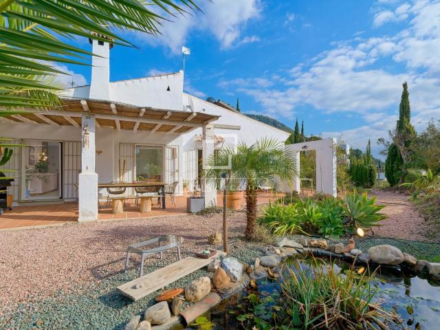 Lucas Fox presenta este cortijo en Frigiliana, en un entorno. 182m² Frigiliana