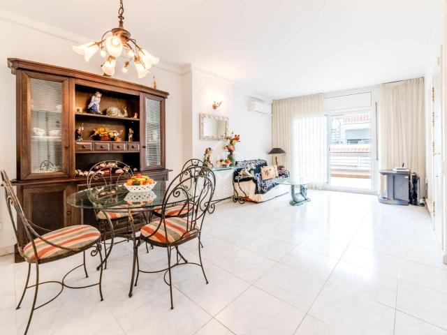 Lucas Fox presenta este excepcional piso a pocos pasos de la. 89m² Sitges