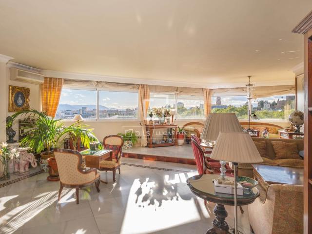 Lucas Fox presenta este maravilloso piso con vistas inmejora. 250m² Málaga