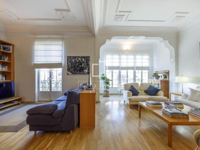 Lucas Fox presenta este piso situado en una plata alta de un. 202m² Valencia