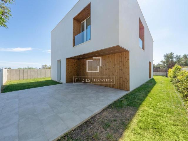 Lucas Fox presenta una casa innovadora, diseñada por reconoc. 309m² Reus