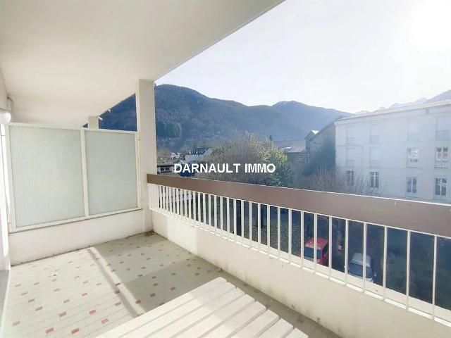 LUCHON, COEUR DE VILLE, APPT T2, 56M2, TERRASSE & PARKING