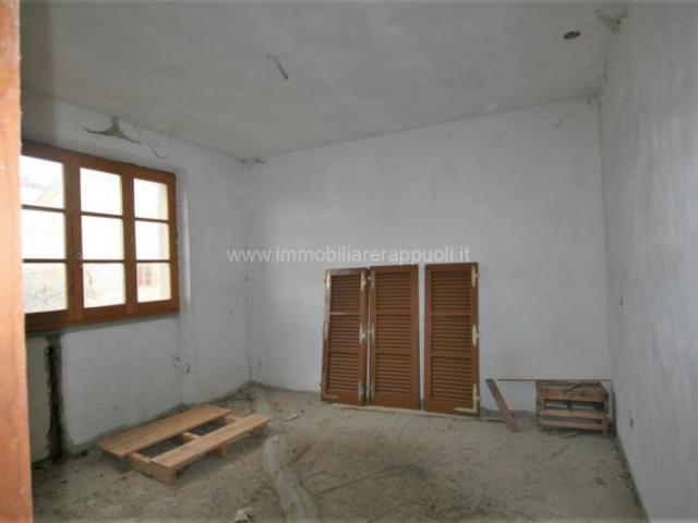 Lucignano vendesi in posizione collinare nella immediata per. 350m² Lucignano