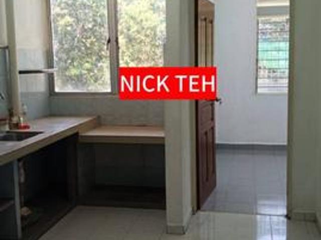LUCKY GARDEN SUNGAI NIBONG BAYAN LEPAS RENOVATED UNIT WITH 1 CARPARk