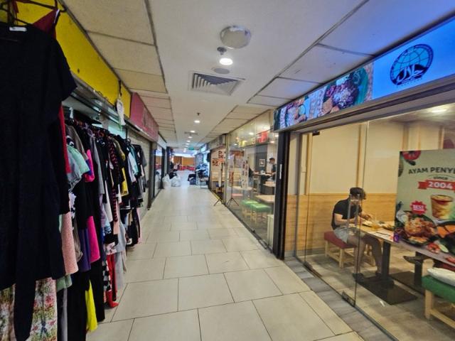 Lucky Plaza Mall Shop For Sale, $2,800,000538 sqft $5,204.00 psf