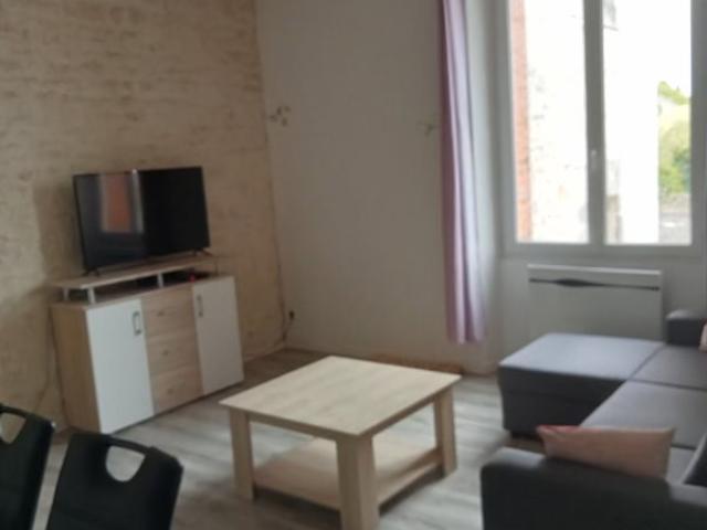 LUCON 85400 COEUR DE VILLE PROCHE TOUTES COMMODITES CHARMANT ET LUMINEUX APPARTEMENT T3/2 CHAMBRES