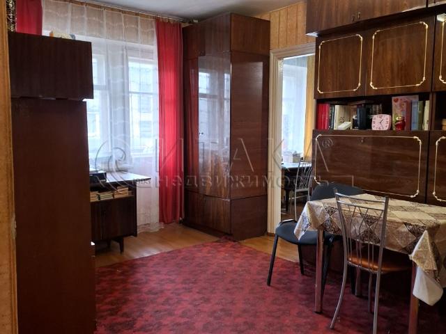 Луга, Кирова пр кт,85