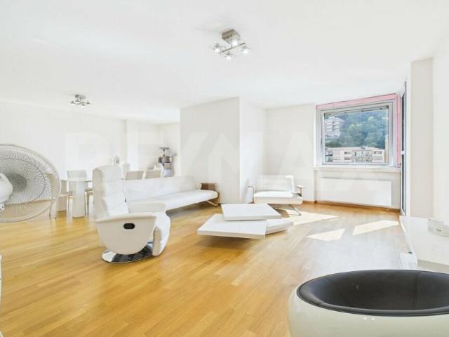 Lugano Cassarate  Elegante 3 ½ locali ristrutturato a pochi passi dal lago