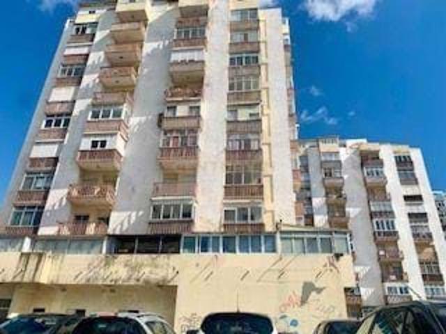 Lugar de Estacionamento à venda no centro da Costa da Caparica