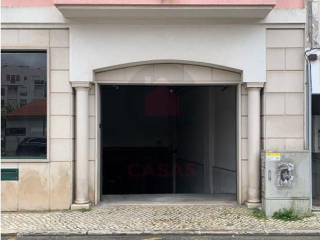 Lugar de Estacionamento em Cave Caldas da Rainha