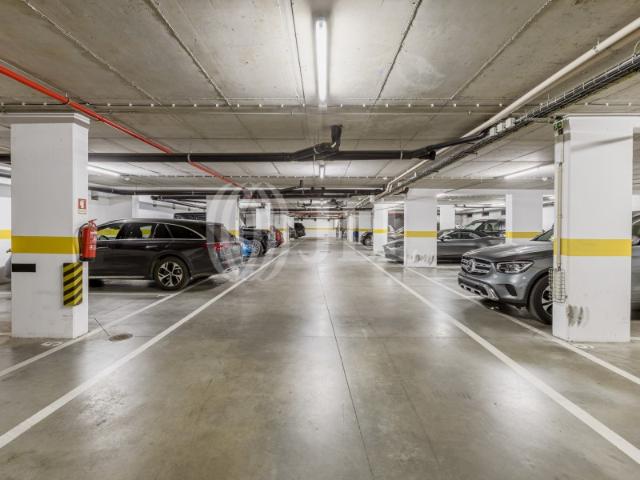 Lugar de estacionamento privativo, em Alcântara, Lisboa