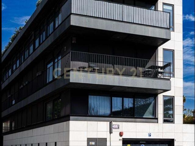 Lugar de Garagem em Alcântara | Investimento com Rendimento Estável | Zona Premium