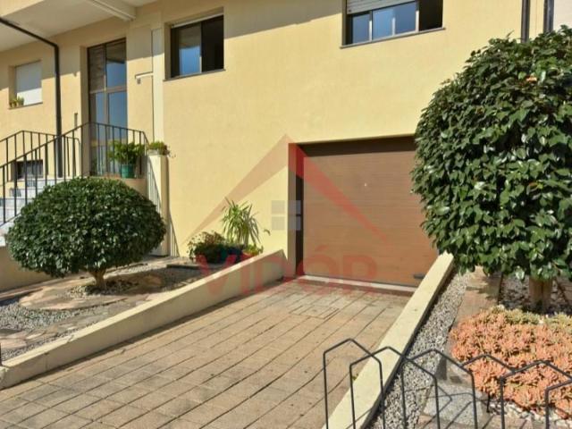 Lugar de Garagem em Paredes