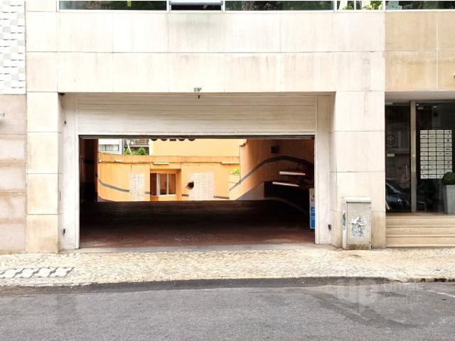 Lugar de garagem para venda na Rua João Crisóstomo, nº38, Edif.Goya, Lisboa