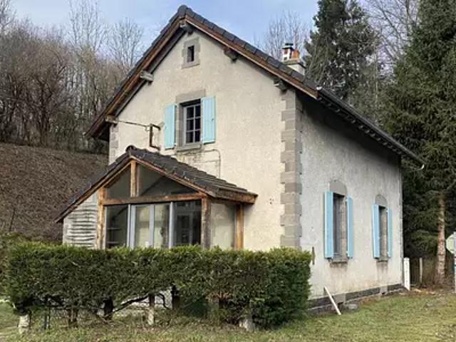 Lugarde 15190 Achat / Vente maison 3 pièces t3