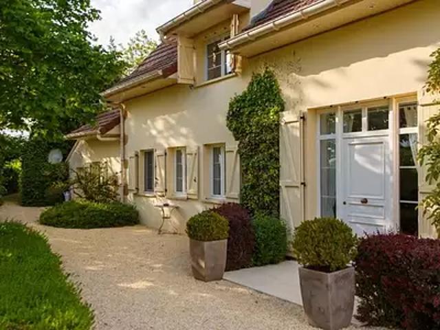 Lugny lès Charolles 71120 Achat / Vente maison 7 pièces t7 piscine terrasse