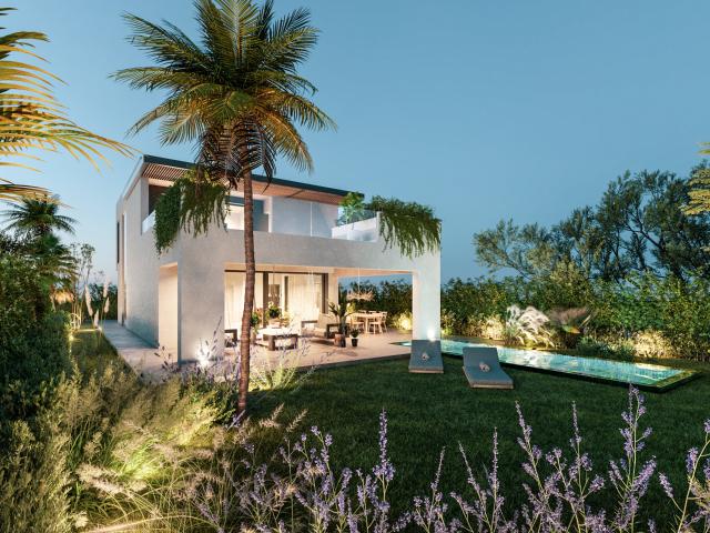 Lujo atemporal en Estepona Milla de Oro: excepcional villa de 4 dormitorios con elegancia contemporánea