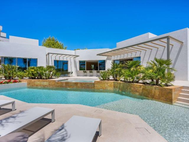 Descubra el lujo y la exclusividad en esta impresionante vil. 415m² Orihuela Costa