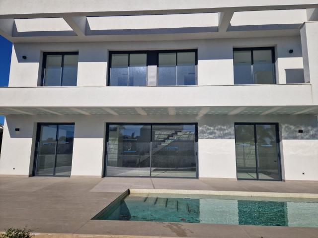 Lujoso Chalet Independiente en Cambrils!