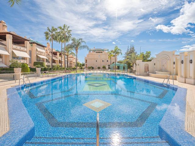 Lujoso apartamento 4 habitaciones en Lomas de Sierra blanca