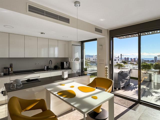 Lujoso apartamento con vistas al mar y a la montaña 115m² Finestrat