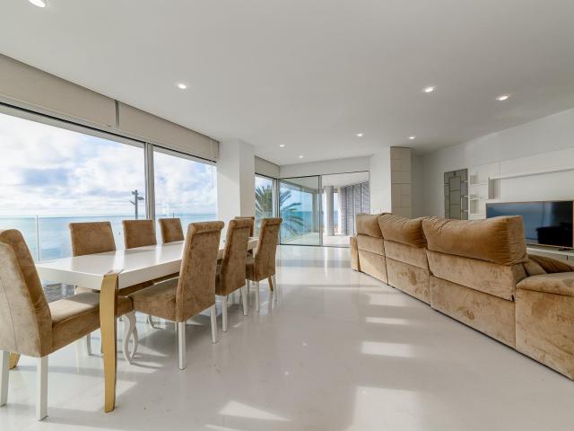 Lujoso apartamento de 197 m2, ubicado en primera línea, con. m² Torrevieja
