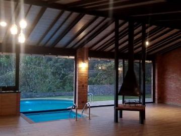 Lujosa casa a estrenar con piscina temperada indoor/outdoor y sauna, solo a 5 minutos de Vilcabamba. Casa en Venta en Loja Vilcabamba