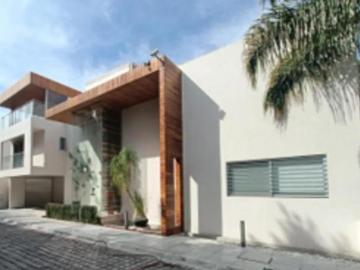 LUJOSA CASA EN VENTA FRACCIONAMIENTO URAYDAH