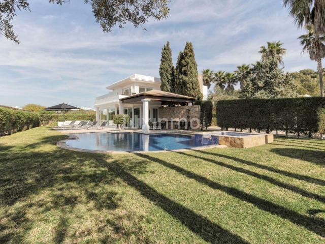 Lujosa Casa Independiente con Licencia Turística, en Jesús. 400m² Santa