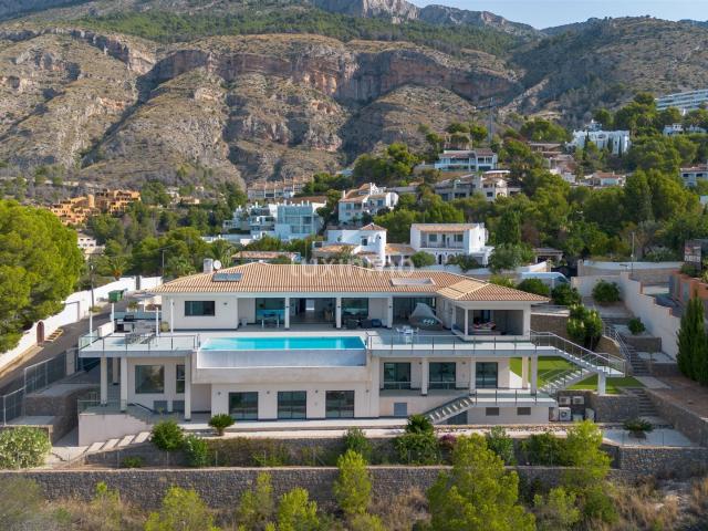 Lujosa casa independiente de estilo mediterráneo con vistas. 683m² Altea