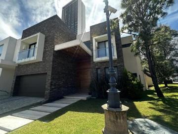 Lujosa Residencia en Venta, Coto Pontevedra, Puerta de Hierro, Zapopan, Jalisco