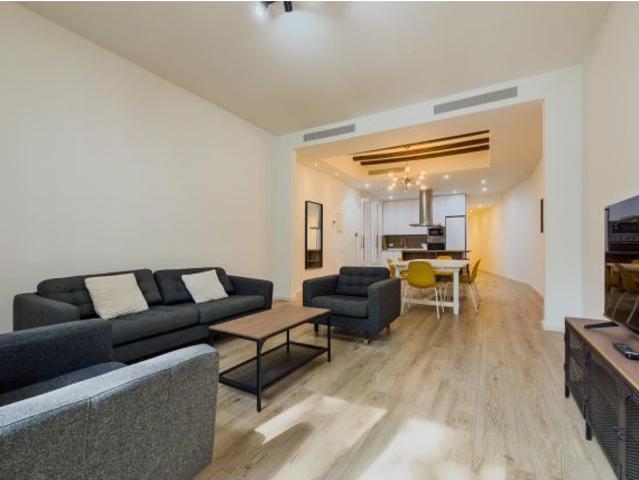 Lujosa vivienda de 3 habitaciones amplia y reformada frente a Las Ramblas